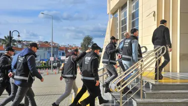 İzmir'de milyar dolarlık sahtecilik: 4'ü gümrük memuru 6 kişi tutuklandı