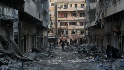 Beyrut'taki İsrail saldırısında dört kişi öldü, binalar enkaza döndü