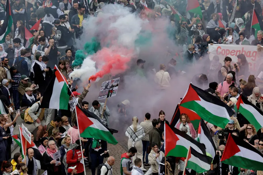 Eurovision'da İsrail'li şarkıcı protesto edildi, İrlanda temsilcisi Filistin'e destek verdi 1