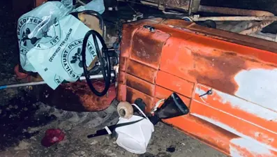 Devrilen traktörün şoförü öldü