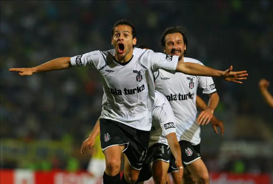 Beşiktaş: 4 - Fenerbahçe: 2 50 Beşiktaş: 4 - Fenerbahçe: 2 50