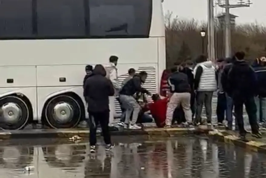 Ankaragücü'nün iki taraftar grubu Gecekondu ve Bekarevi Çocukları birbirine girdi: 1'i ağır 7 yaralı 