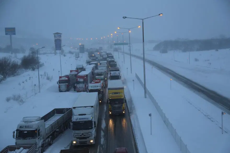 Birçok kent arasında ulaşım durdu 6 Birçok kent arasında ulaşım durdu 6