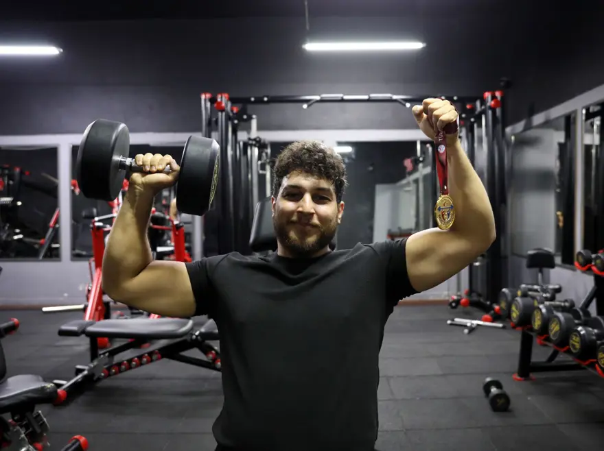 Doktorların "yürüyemezsin" dediği Tarık, halterde Türkiye şampiyonu oldu 5