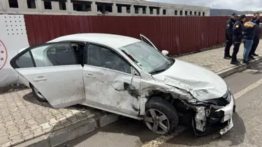 Bingöl'de 3 araç birbirine girdi: Yaralılar var