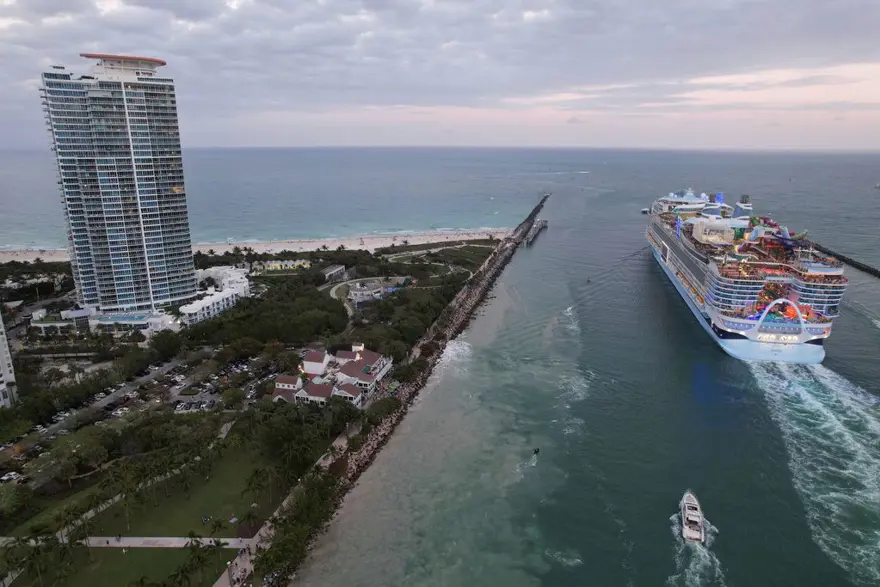 En büyük yolcu gemisi yola çıktı 6