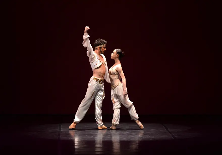 Balenin yıldızları yer çekimine meydan okudu 4 Balenin yıldızları yer çekimine meydan okudu 4