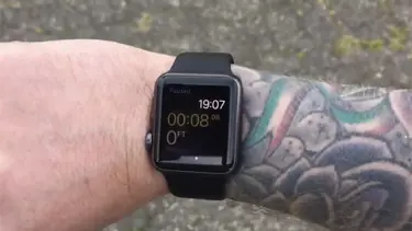 Şimdi dövme sildirmek moda çünkü akıllı saatleri engelliyor