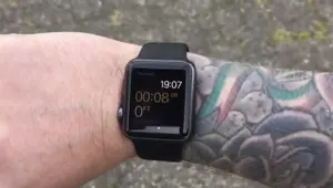 Şimdi dövme sildirmek moda çünkü akıllı saatleri engelliyor Şimdi dövme sildirmek moda çünkü akıllı saatleri engelliyor