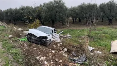 Kontrolden çıkıp tarlaya uçtu: 2 yaralı