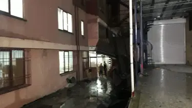 Bahçelievler’de fabrikanın çatısı uçtu