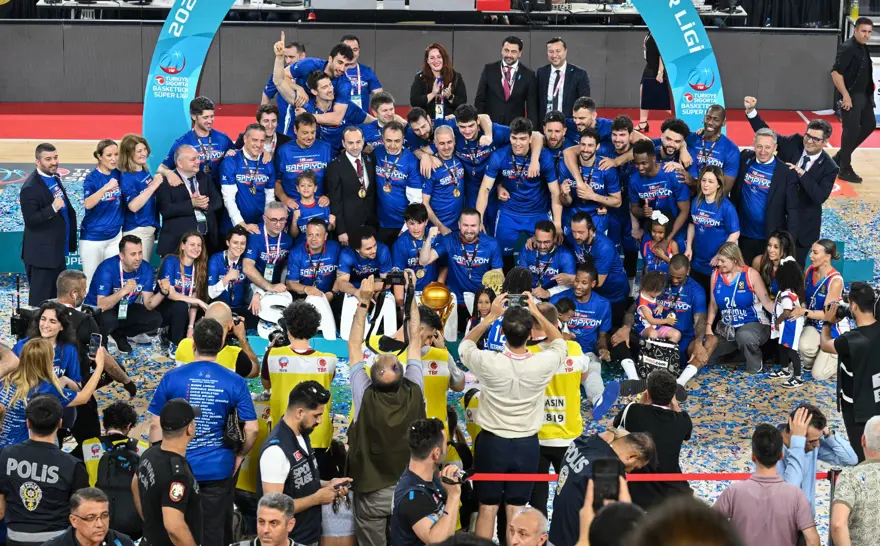 Türkiye Basketbol Süper Ligi'nde şampiyon Anadolu Efes 9