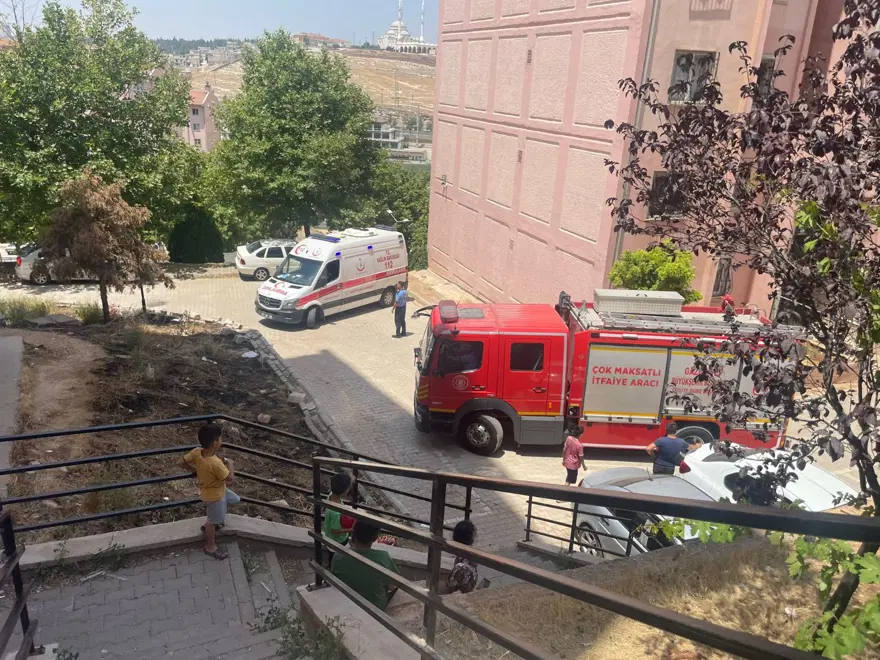 Asansörün halatı koptu, 3'üncü kattan zemine çakıldı (5 kişi yaralandı) 3 Asansörün halatı koptu, 3'üncü kattan zemine çakıldı (5 kişi yaralandı) 3