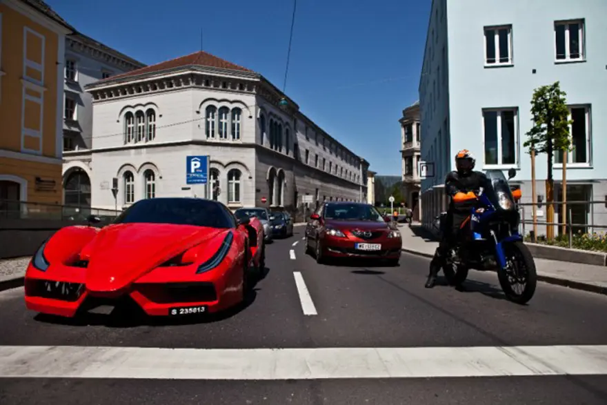 Dünyanın en yavaş Ferrari'si 11