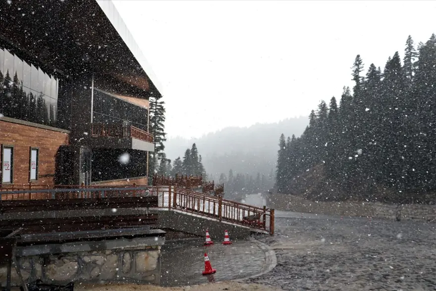 'Anadolu'nun yüce dağı' Ilgaz'a mevsimin ilk karı yağdı 3