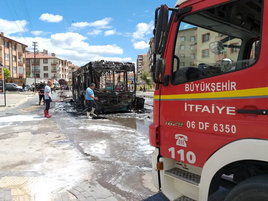 Halk otobüsü alev alev yandı 10