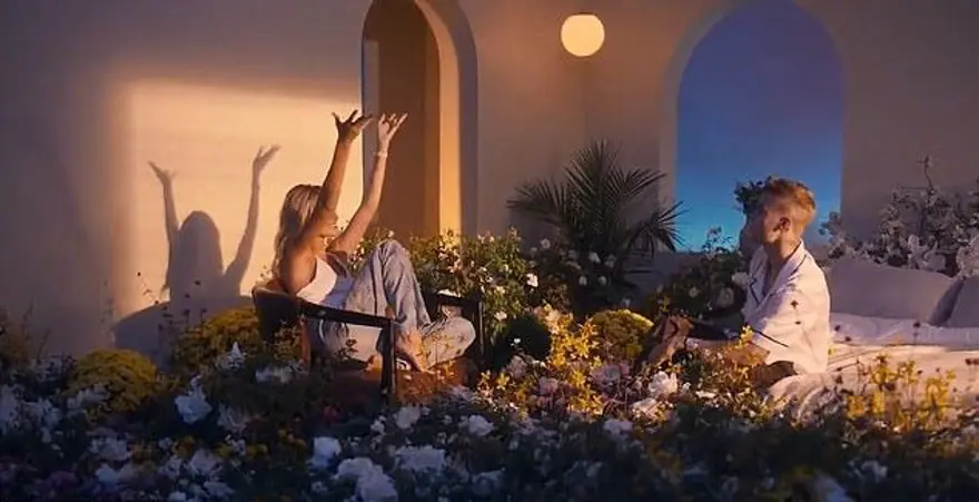 Justin Bieber ve Hailey Bieber’dan romantik klip 1