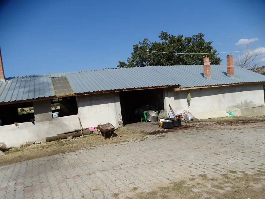 4 saat kazanlarda kaynatılıp, 24 saat dinlendiriliyor: Eski usulle yapımı sürüyor 3 4 saat kazanlarda kaynatılıp, 24 saat dinlendiriliyor: Eski usulle yapımı sürüyor 3