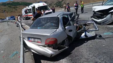 Erzincan'da feci kaza: Üç ölü, 6 yaralı