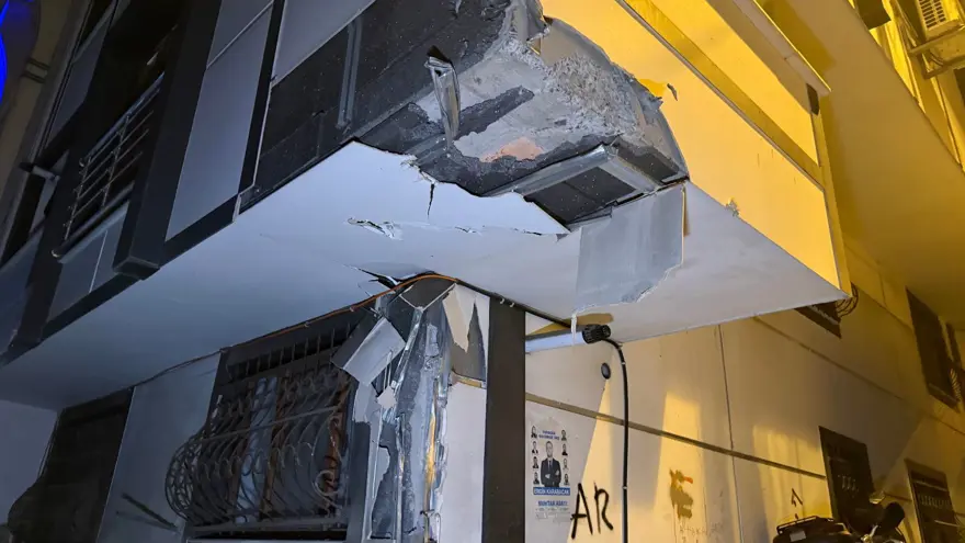 "APARTMANIMIZ DA ÇOK CİDDİ ŞEKİLDE HASAR GÖRDÜ" 3 "APARTMANIMIZ DA ÇOK CİDDİ ŞEKİLDE HASAR GÖRDÜ" 3