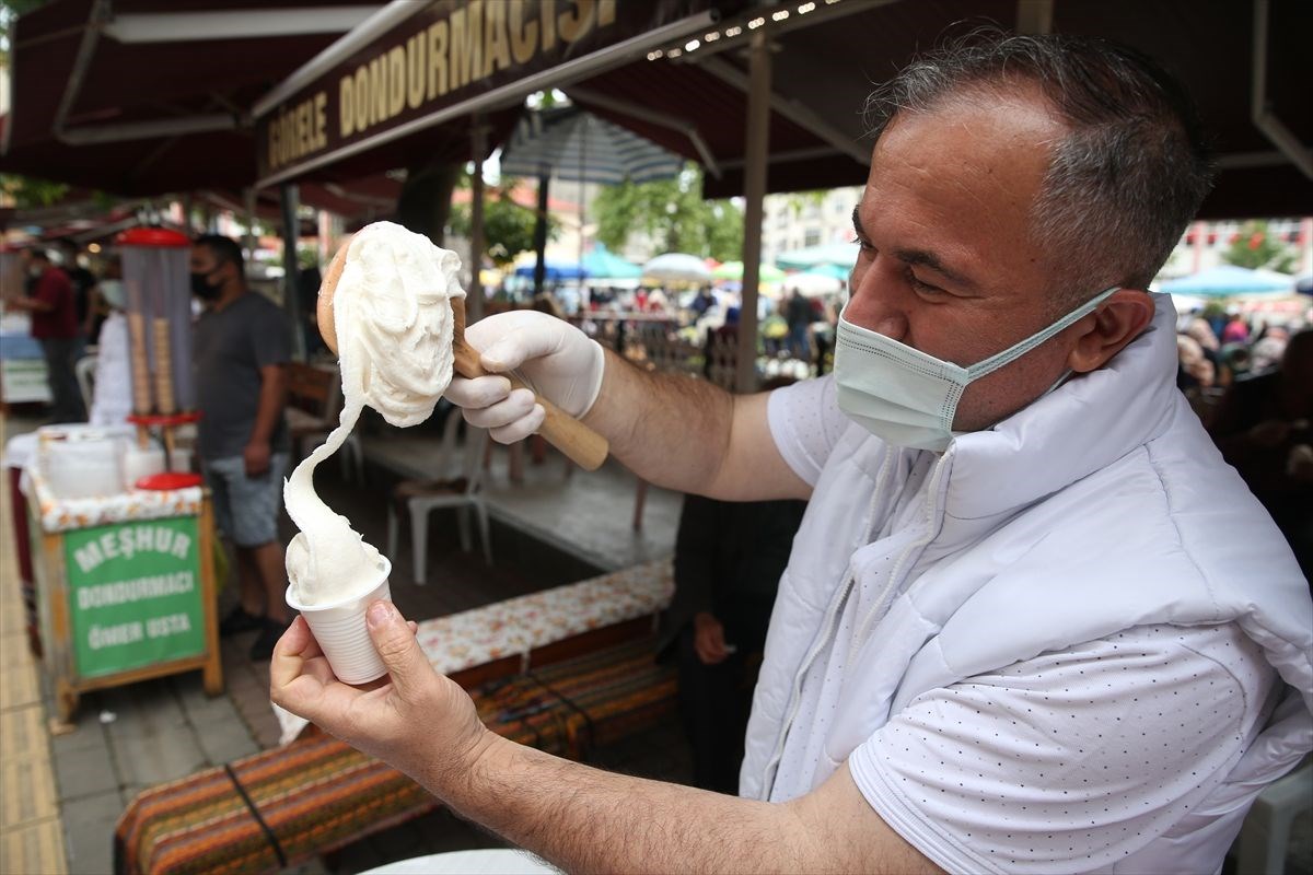 Yaz mevsiminin damak çatlatan asırlık lezzeti: Görele dondurması