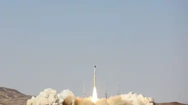 İran yeni yerli uydu taşıyıcısı Zülcenah'ı test etti