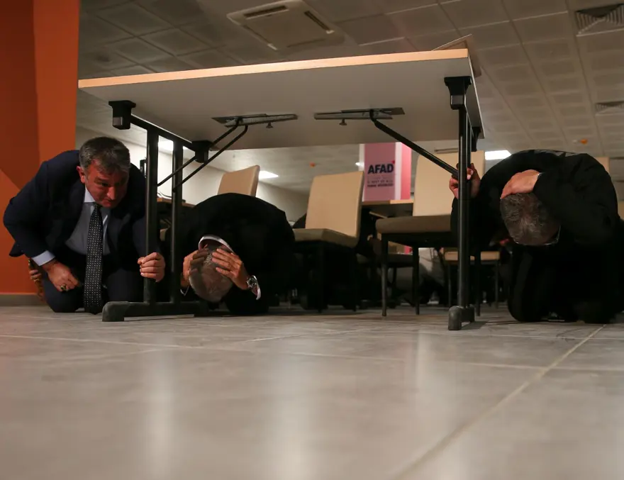 KYK yurtlarında eş zamanlı deprem tatbikatı 31