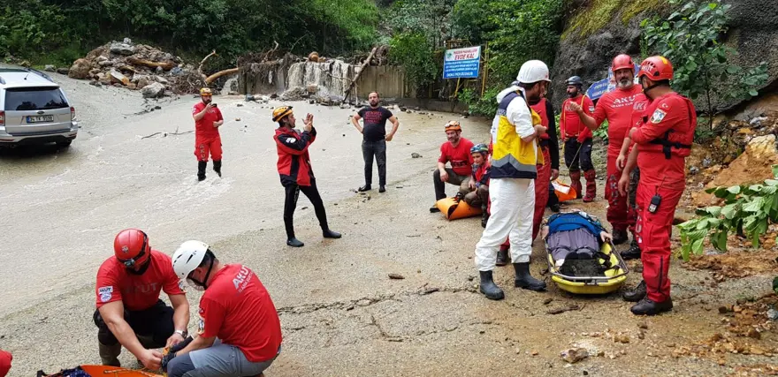 Rize'deki sel felaketinin hasarı gün ağarınca ortaya çıktı 14 Rize'deki sel felaketinin hasarı gün ağarınca ortaya çıktı 14