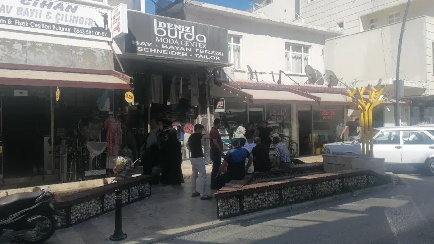 Terziye öldüresiye dayak | Müşteri çığlık atınca kaçmak zorunda kaldılar Terziye öldüresiye dayak | Müşteri çığlık atınca kaçmak zorunda kaldılar