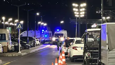 İzmir açıklarında can pazarı | Yangın çıkan teknede patlama:6 kişi alevlerin arasından denize atlayıp kurtuldu