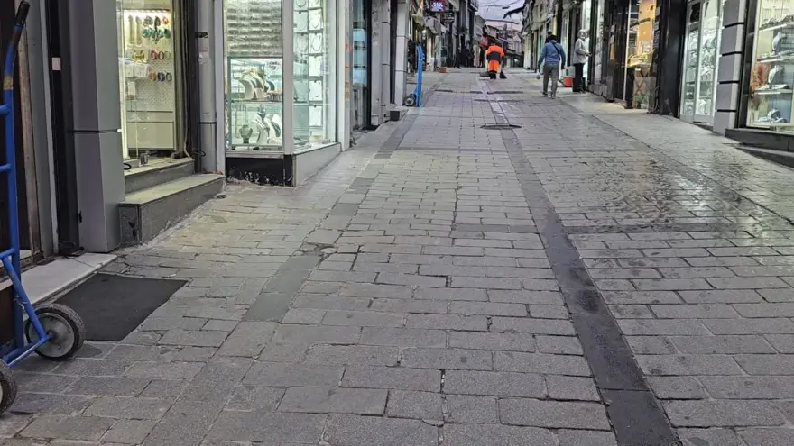 İstanbul'un göbeğinde Japon turiste tekme tokat saldırıp, çantasını çaldılar 7
