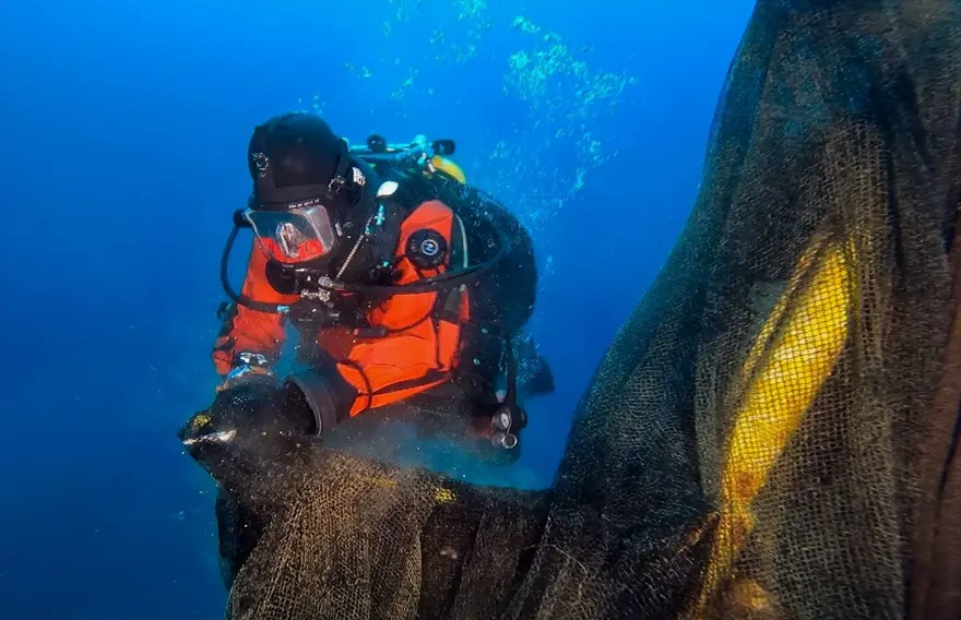 'Hayalet ağ' dalış turizmi için batırılan vapuru kapladı 