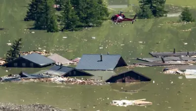 Çöken buzul köyü yutmuştu: Bir kişinin cansız bedenine ulaşıldı