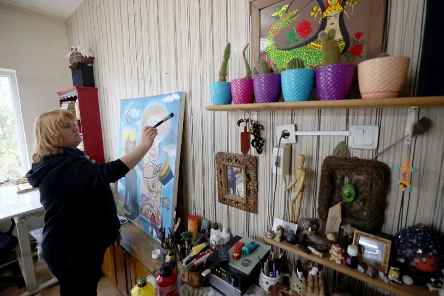 Öğretmeni yeteneğini keşfetmişti: 53 yaşındaki kadın 7 ülkede sergi açtı Öğretmeni yeteneğini keşfetmişti: 53 yaşındaki kadın 7 ülkede sergi açtı