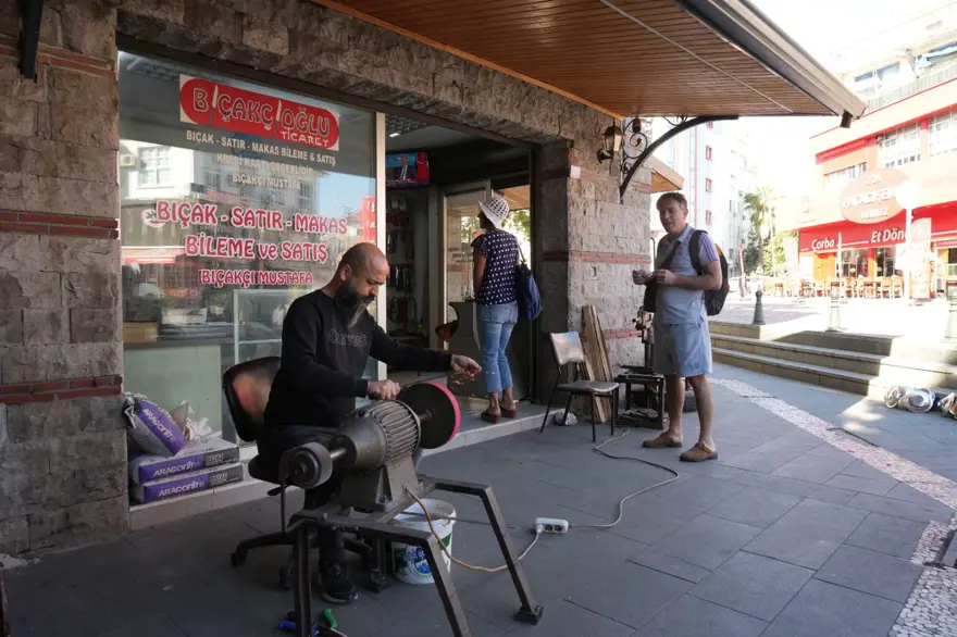 ''HEM BABAMIN ÇIRAKLIĞINI YAPTIM HEM DE İLKOKULA GİTTİM'' 1