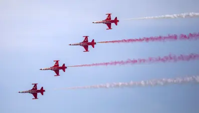 Türk Yıldızları'ndan Antalya'da gösteri