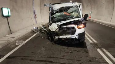 Kamyonet tünelde TIR'a çarptı: 1 ölü, 3 yaralı