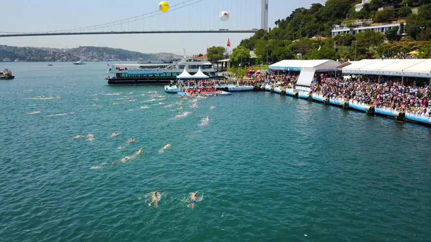 49 ülkenin sporcusu aynı anda yüzerek kıta değiştirdi 8