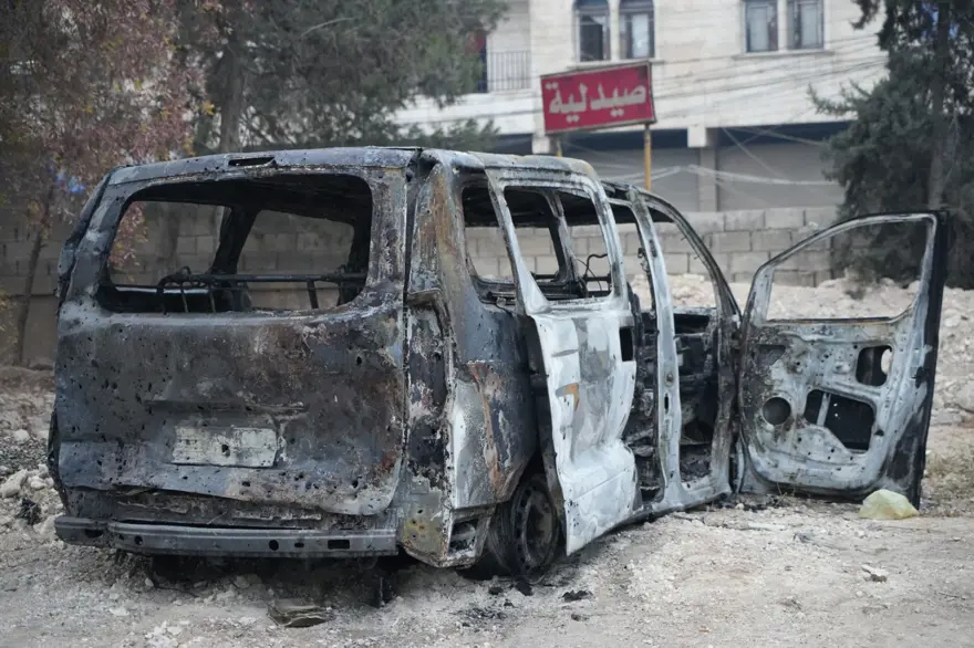 Münbiç'ten kaçan teröristler araçlarını ateşe verdi 6