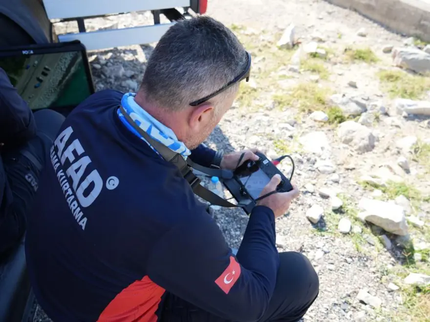 Kastamonu’da batan teknede kaybolan 3 kişiyi arama çalışmalarısürüyor 5