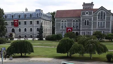 Boğaziçi Üniversitesi diplomasını yırtan öğrenciye gözaltı