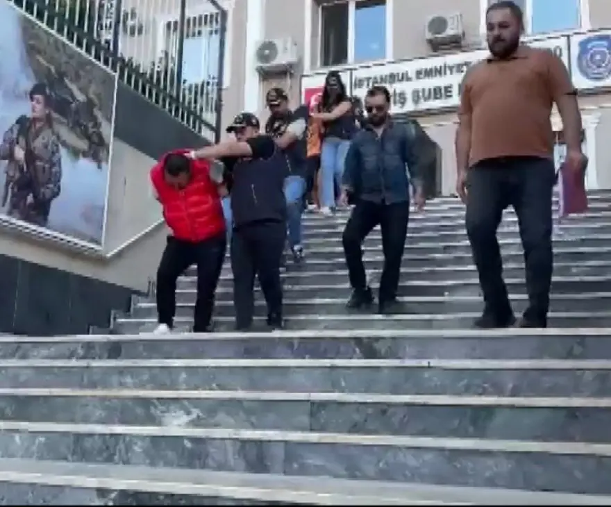 İKİ ŞÜPHELİNİN DOSYASI KABARIK 3 İKİ ŞÜPHELİNİN DOSYASI KABARIK 3