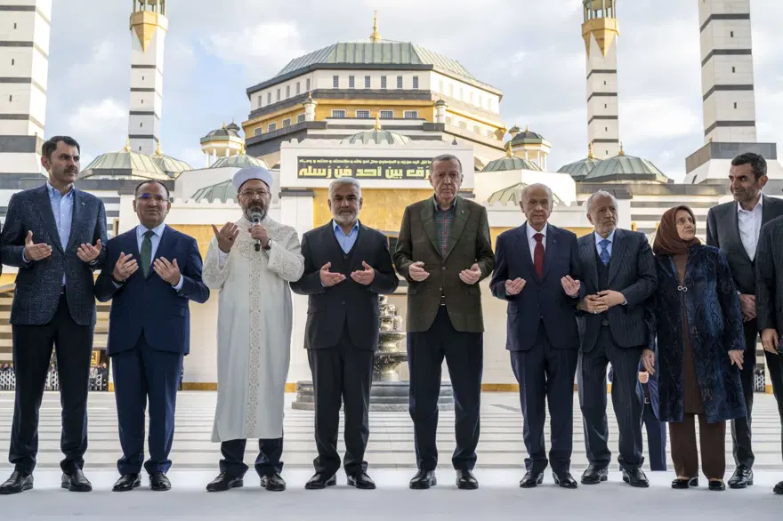 Selahaddin Eyyubi Camisi ibadete açıldı Selahaddin Eyyubi Camisi ibadete açıldı