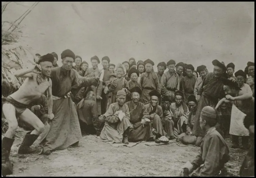 Bilim kurgu değil Türk boylarının 111 yıllık fotoğrafları. Gizemli heykeller, gelişmiş aletler, tanıdık kıyafetler (106 fotoğrafla gizemli Türk tarihi) 105