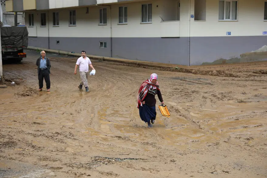Rize'deki sel felaketinin hasarı gün ağarınca ortaya çıktı 1 Rize'deki sel felaketinin hasarı gün ağarınca ortaya çıktı 1