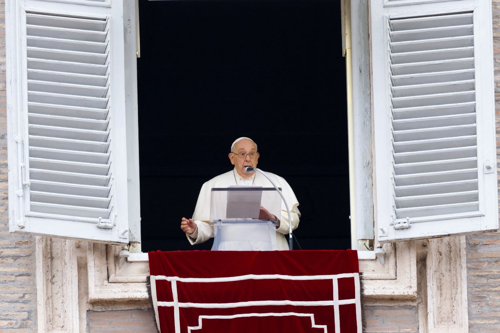 Papa Franciscus, İsrail'e Gazze'deki saldırılarına son verme çağrısı yaptı