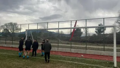 23 yıldır maç oynanan sahada kale direklerinin ölçüsü standart dışı çıktı