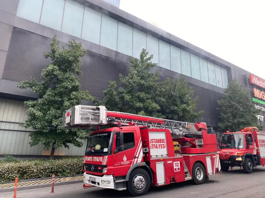 Şişli’de AVM yangını 6 Şişli’de AVM yangını 6