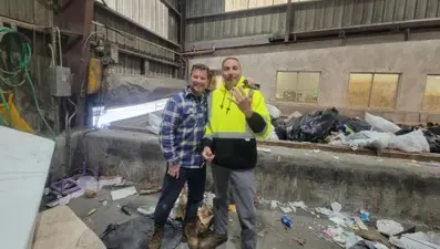 20 ton çöpün arasından elmas yüzüklerini buldu