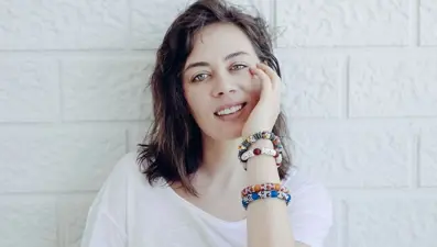 Kuaförde rahatsızlanan Demet Evgar hastaneye kaldırıldı